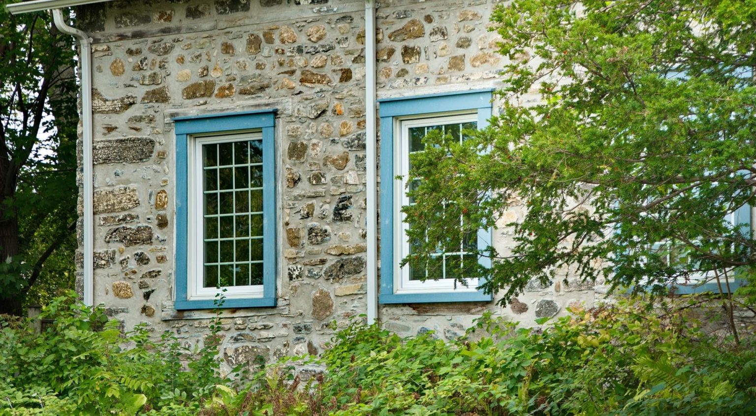 7-useful-methods-for-removing-paint-from-stone-exterior-a1-paint